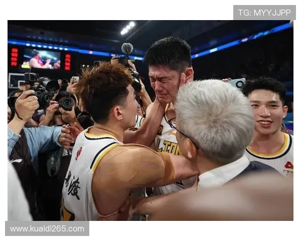 胡金秋忆启蒙大哥林志杰:偶像室友的言传身教塑造职业品格 胡金秋忆启蒙大哥林志杰:偶像室友的言传身教塑造职业品格